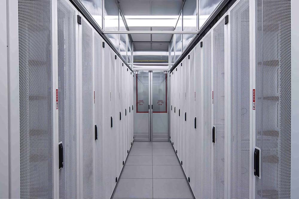 Clean Room Cleaning for Hot Aisle Containment Systems in Data Centres